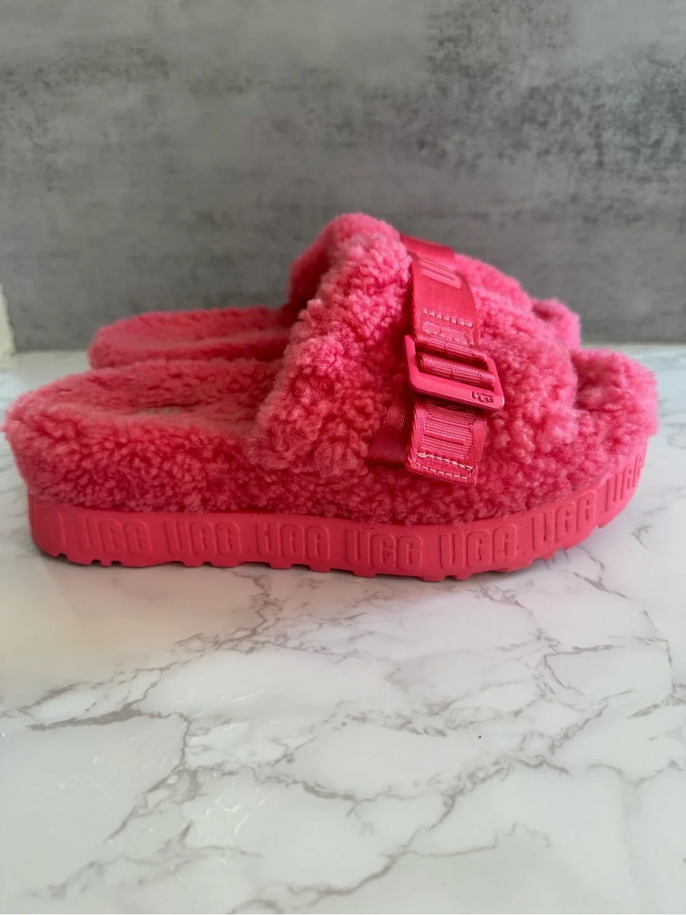 UGG Fluff Slide - Bright Pink Shearling